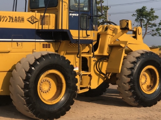 ขายรถตักล้อยาง KOMATSU WA300-1 นำเข้าเองจากญี่ปุ่น สภาพสวยพร้อมใช้ มีVDOการทำงานครับ ขายรถตักล้อยาง KOMATSU WA300-1 นำเข้าเองจากญี่ปุ่น สภาพสวยพร้อมใช้ มีVDOการทำงานครับ