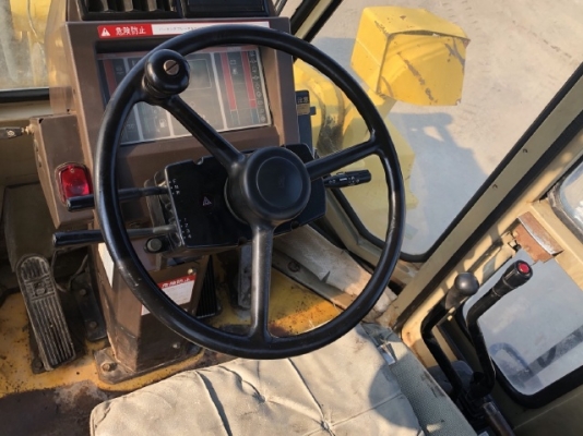 ขายรถตักล้อยาง KOMATSU WA300-1 นำเข้าเองจากญี่ปุ่น สภาพสวยพร้อมใช้ มีVDOการทำงานครับ ขายรถตักล้อยาง KOMATSU WA300-1 นำเข้าเองจากญี่ปุ่น สภาพสวยพร้อมใช้ มีVDOการทำงานครับ