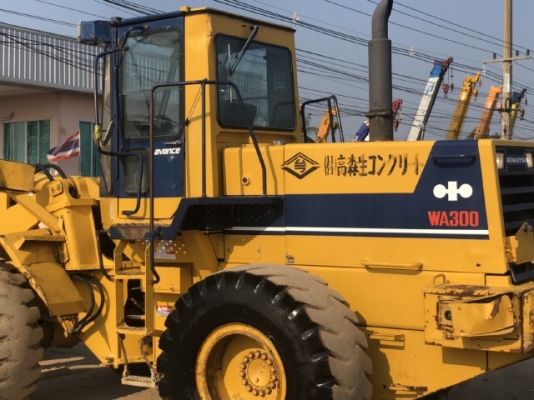 ขายรถตักล้อยาง KOMATSU WA300-1 นำเข้าเองจากญี่ปุ่น สภาพสวยพร้อมใช้ มีVDOการทำงานครับ ขายรถตักล้อยาง KOMATSU WA300-1 นำเข้าเองจากญี่ปุ่น สภาพสวยพร้อมใช้ มีVDOการทำงานครับ