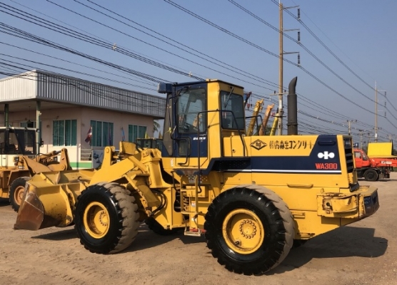 ขายรถตักล้อยาง KOMATSU WA300-1 นำเข้าเองจากญี่ปุ่น สภาพสวยพร้อมใช้ มีVDOการทำงานครับ ขายรถตักล้อยาง KOMATSU WA300-1 นำเข้าเองจากญี่ปุ่น สภาพสวยพร้อมใช้ มีVDOการทำงานครับ