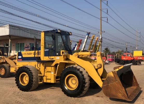 ขายรถตักล้อยาง KOMATSU WA300-1 นำเข้าเองจากญี่ปุ่น สภาพสวยพร้อมใช้ มีVDOการทำงานครับ ขายรถตักล้อยาง KOMATSU WA300-1 นำเข้าเองจากญี่ปุ่น สภาพสวยพร้อมใช้ มีVDOการทำงานครับ