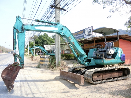 KOMATSU 40-7 ขนาดPC-40 <มีVDOให้ชม>รถเก่านอกมีเอกสารอินวอย☎️ติดต่อ 085-5632278 <ราคาต่อรองได้> KOMATSU 40-7 ขนาดPC-40 <มีVDOให้ชม>รถเก่านอกมีเอกสารอินวอย☎️ติดต่อ 085-5632278 <ราคาต่อรองได้>