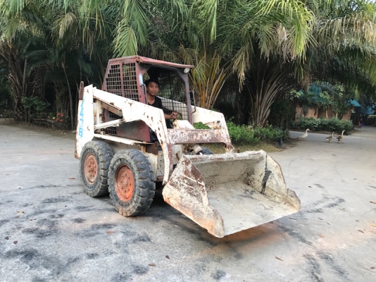 ขายรถตัก BOB CAT743B ดีเซล30กว่าแรง สวยเดิมจากญี่ปุ่น ยังไม่เคยใช้ในไทย 155,000เท่านั้น!!