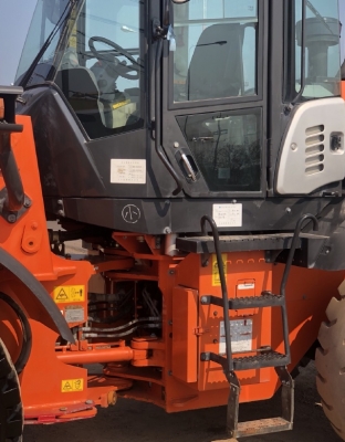 ขายรถตักล้อยาง HITACHI ZW140-5B (เท่าเทียบ WA200-7) ปี 2015 นำเข้าเองจากญี่ปุ่น สภาพสวยพร้อมใช้ มีVDOการทำงานครับ ขายรถตักล้อยาง HITACHI ZW140-5B (เท่าเทียบ WA200-7) ปี 2015 นำเข้าเองจากญี่ปุ่น สภาพสวยพร้อมใช้ มีVDOการทำงานครับ