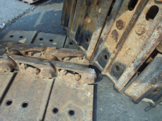 SALE* FROM JAPAN TRACK SHOE โซ่พร้อมแผ่นแทรค สำหรับรถไซค์40, 45 ,50, 55 :จำนวน 37ข้อ /ราคาเพียง:(คู่ละ) 40,000 บาท เท่านั้น!!