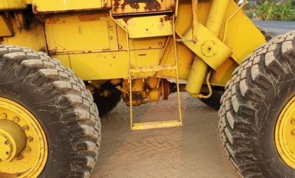 JH65 รถตักล้อยางเอวอ่อน KOMATSU@295,000฿ รถนอกเพิ่งนำเข้ามายังไม่เคยใช้งานในเมืองไทยเลยเครื่องดีเซล6สูบขับ4ล้อตัก2คิวยกสูง3.5เมตร เอกสารอินวอยล์สนใจคลิ๊ก☎081-989-1989 หรั่งครับ