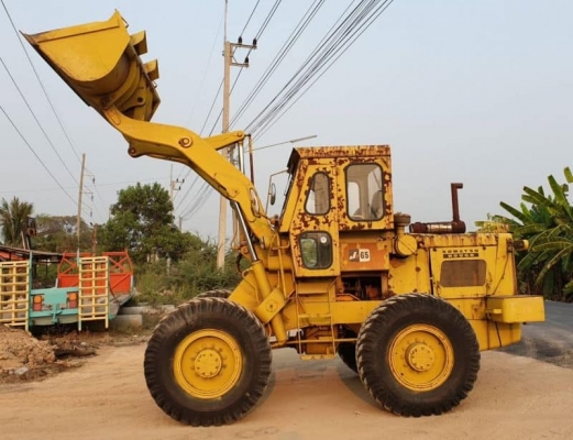 JH65 รถตักล้อยางเอวอ่อน KOMATSU@295,000฿ รถนอกเพิ่งนำเข้ามายังไม่เคยใช้งานในเมืองไทยเลยเครื่องดีเซล6สูบขับ4ล้อตัก2คิวยกสูง3.5เมตร เอกสารอินวอยล์สนใจคลิ๊ก☎081-989-1989 หรั่งครับ