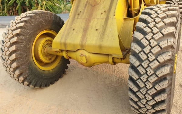 JH65 รถตักล้อยางเอวอ่อน KOMATSU@295,000฿ รถนอกเพิ่งนำเข้ามายังไม่เคยใช้งานในเมืองไทยเลยเครื่องดีเซล6สูบขับ4ล้อตัก2คิวยกสูง3.5เมตร เอกสารอินวอยล์สนใจคลิ๊ก☎081-989-1989 หรั่งครับ