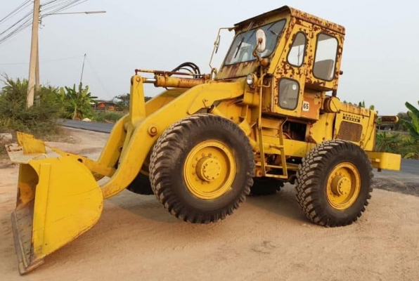 JH65 รถตักล้อยางเอวอ่อน KOMATSU@295,000฿ รถนอกเพิ่งนำเข้ามายังไม่เคยใช้งานในเมืองไทยเลยเครื่องดีเซล6สูบขับ4ล้อตัก2คิวยกสูง3.5เมตร เอกสารอินวอยล์สนใจคลิ๊ก☎081-989-1989 หรั่งครับ
