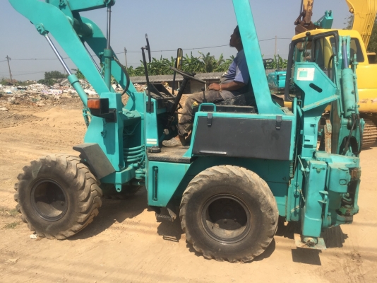 WA30-2 KOMATSU รถนอกใช้ไป2,xxxชั่วโมง @270,000 รถตักเอวอ่อนแขนยาว มีชุดหลังขุด สภาพสวย พร้อมเอกสารอินวอย  สนใจโทรหาที่เบอร์ 081-989-1989 หรั่งครับ