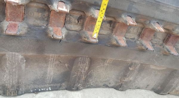 SALE* FROM JAPAN แทรคยางฟันแหลม /ฟันหมา * สำหรับรถขุด/รถเกี่ยวข้าว /รถดันดิน /ขนาด:450*50(ข้อ)*9.0 /(เส้นละ:6,000 บาท)