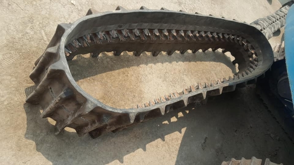 SALE* FROM JAPAN แทรคยางฟันแหลม /ฟันหมา *สำหรับรถขุด/รถเกี่ยวข้าว /รถดันดิน /ขนาด:400*52(ข้อ)*6.0 /ราคาเพียง(เส้นละ:2,200 บาท) SALE* FROM JAPAN แทรคยางฟันแหลม /ฟันหมา *สำหรับรถขุด/รถเกี่ยวข้าว /รถดันดิน /ขนาด:400*52(ข้อ)*6.0 /ราคาเพียง(เส้นละ:2,200 บาท)