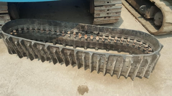 SALE* FROM JAPAN แทรคยางฟันแหลม /ฟันหมา *สำหรับรถขุด/รถเกี่ยวข้าว /รถดันดิน /ขนาด:400*52(ข้อ)*6.0 /ราคาเพียง(เส้นละ:2,200 บาท)