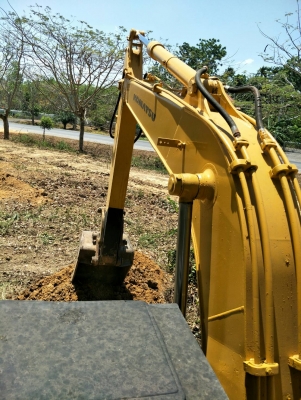 มี VDO ให้ชม.KOMATSU PC120-3 ราคา 300000