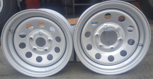 ขายล้อใหม่กะทะผ่าขอบ15 6รูและ5รู ยาง\%ปี18  2 ล้อ