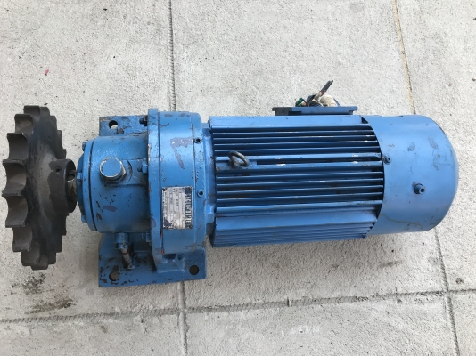 ขายมอเตอร์เกียร์ Cycro drive Sumitomo 7.5HP. 380V อัตราทด 1:11 เพลาออกประมาณ 130รอบต่อนาที มีระบบเบรคในตัว สภาพดีหมุนนิ่ม พร้อมใช้งาน (ไม่มีฝาครอบหลักไฟ) ขายมอเตอร์เกียร์ Cycro drive Sumitomo 7.5HP. 380V อัตราทด 1:11 เพลาออกประมาณ 130รอบต่อนาที มีระบบเบรคในตัว สภาพดีหมุนนิ่ม พร้อมใช้งาน (ไม่มีฝาครอบหลักไฟ)