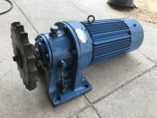 ขายมอเตอร์เกียร์ Cycro drive Sumitomo 7.5HP. 380V อัตราทด 1:11 เพลาออกประมาณ 130รอบต่อนาที มีระบบเบรคในตัว สภาพดีหมุนนิ่ม พร้อมใช้งาน (ไม่มีฝาครอบหลักไฟ) ขายมอเตอร์เกียร์ Cycro drive Sumitomo 7.5HP. 380V อัตราทด 1:11 เพลาออกประมาณ 130รอบต่อนาที มีระบบเบรคในตัว สภาพดีหมุนนิ่ม พร้อมใช้งาน (ไม่มีฝาครอบหลักไฟ)