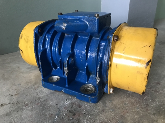 ขายมอเตอร์สั่น-เขย่า Visam 0.55Kw. 380V made in Italy สภาพสวย หมุนนิ่ม สั่นแรง พร้อมใช้งาน