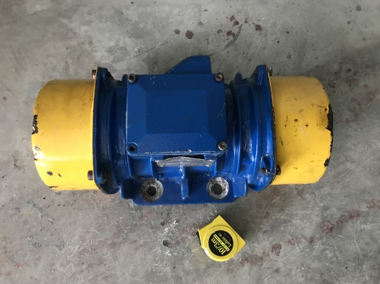 ขายมอเตอร์สั่น-เขย่า Visam 0.55Kw. 380V made in Italy สภาพสวย หมุนนิ่ม สั่นแรง พร้อมใช้งาน