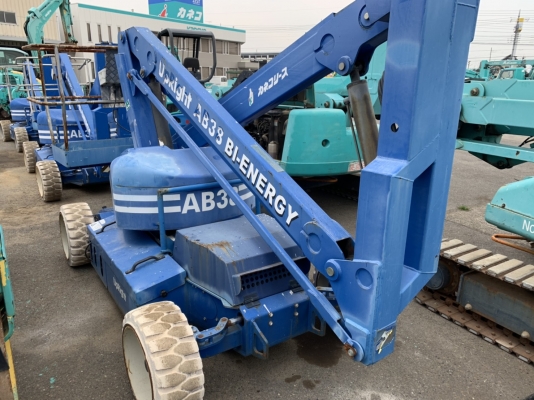 ขายรถกระเช้าไฟฟ้ายกได้สูง 13 ม.สนใจติดต่อ 062-709-1747