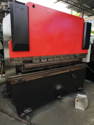 ขายเครื่องพับ8ฟุตใต้หวันกับเครื่องตัดไฮโดรลิค8ฟุตตัดพับได้4.5มิลราคาเบาๆๆคับ