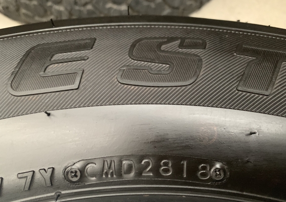 ยางป้ายแดง Bridgestone 265-65-17 ปี 18 หนานิ่ม เต็มๆ ตุ่มชัดๆทุกเส้น ยางป้ายแดง Bridgestone 265-65-17 ปี 18 หนานิ่ม เต็มๆ ตุ่มชัดๆทุกเส้น