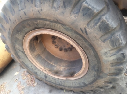 KOMATSU WA 200-1 รถตักล้อยาง เอวอ่อน รถบอดี้สวยๆเดิมๆพร้อมใช้งาน เครื่องปั๊มแรงดีแห้งดีทำงานได้เร็ว เอกสารอินวอย ราคาต่อรองได้ครับ