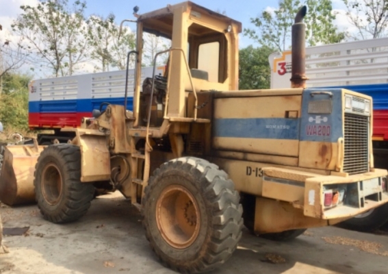 KOMATSU WA 200-1 รถตักล้อยาง เอวอ่อน รถบอดี้สวยๆเดิมๆพร้อมใช้งาน เครื่องปั๊มแรงดีแห้งดีทำงานได้เร็ว เอกสารอินวอย ราคาต่อรองได้ครับ