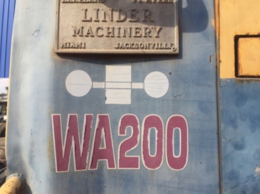 KOMATSU WA 200-1 รถตักล้อยาง เอวอ่อน รถบอดี้สวยๆเดิมๆพร้อมใช้งาน เครื่องปั๊มแรงดีแห้งดีทำงานได้เร็ว เอกสารอินวอย ราคาต่อรองได้ครับ