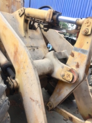 KOMATSU WA 200-1 รถตักล้อยาง เอวอ่อน รถบอดี้สวยๆเดิมๆพร้อมใช้งาน เครื่องปั๊มแรงดีแห้งดีทำงานได้เร็ว เอกสารอินวอย ราคาต่อรองได้ครับ