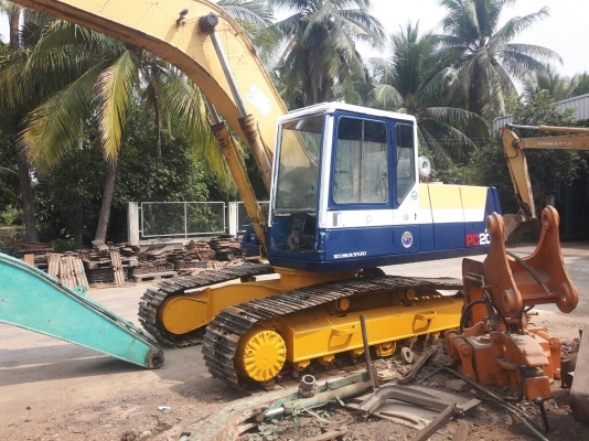 ขายแบคโฮโคมัสสุ PC200-5 ไม่มีเอกสารมีคอลโทรลสั้นกับคอลโทรลยาว