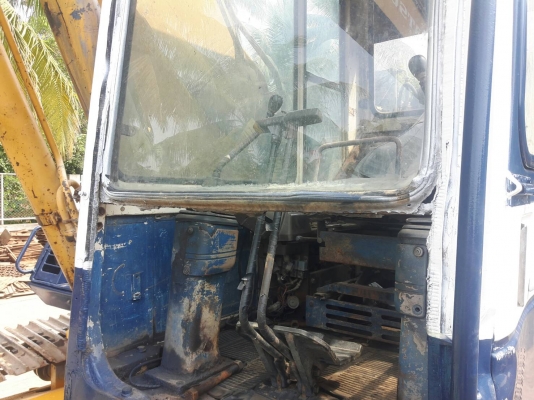 ขายแบคโฮโคมัสสุ PC200-5 ไม่มีเอกสารมีคอลโทรลสั้นกับคอลโทรลยาว