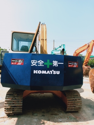 ขายจ้า..KOMATSU PC60-6 เก่านอกแท้  สภาพสวย ใช้งานมา 2,xxx ชั่วโมง  พร้อมใช้  โทร 089-3818694 จ๊อย