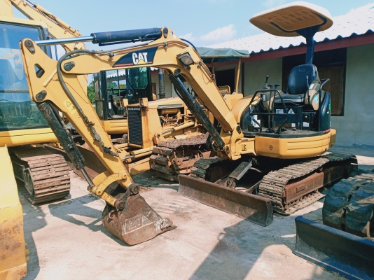 ขายจ้า. CATERPILLAR 303CCR เก่านอกแท้  เดิมๆๆ มีลายแย๊ก สภาพสวย พร้อมใช้  โทร 089-3818694จ๊อย