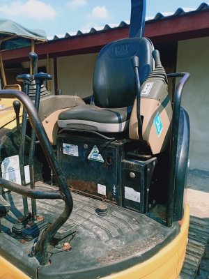 ขายจ้า. CATERPILLAR 303CCR เก่านอกแท้  เดิมๆๆ มีลายแย๊ก สภาพสวย พร้อมใช้  โทร 089-3818694จ๊อย