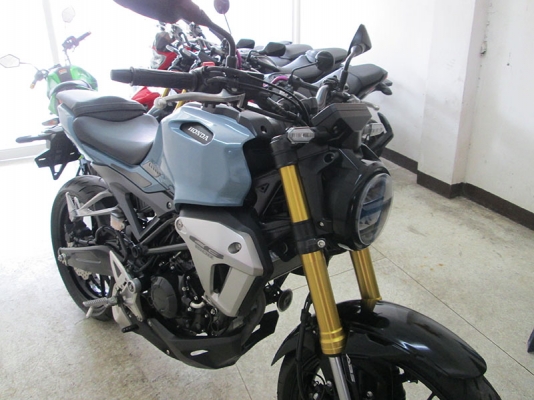 (โอนฟรี) ขาย Honda CB 150 R ตัว TOP มี ABS ไมล์แท้ 3745 กม ปี 2018 รถ 3 เดือน