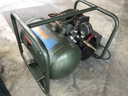 ขายปั๊มลมเครื่องที่ เก่าญี่ปุ่น made in Japan ใช้ไฟ 220V ไฟบ้านได้เลย ขนาด 60-40ลิตร มีสวิทย์ปิด-เปิดการทำงานในตัว สภาพสวย หมุนนิ่ม ให้ลมเร็ว พร้อมใช้งาน ขายปั๊มลมเครื่องที่ เก่าญี่ปุ่น made in Japan ใช้ไฟ 220V ไฟบ้านได้เลย ขนาด 60-40ลิตร มีสวิทย์ปิด-เปิดการทำงานในตัว สภาพสวย หมุนนิ่ม ให้ลมเร็ว พร้อมใช้งาน