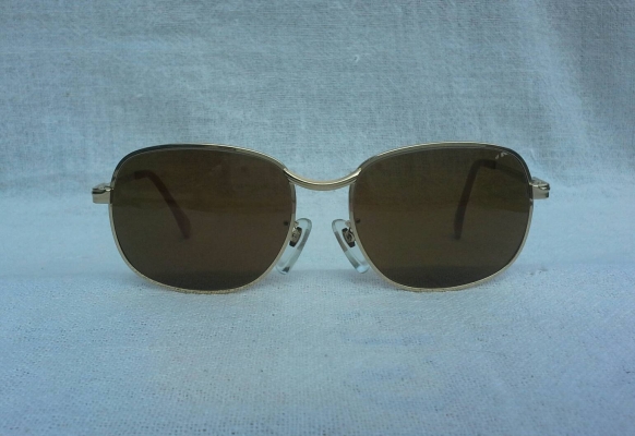 แว่นตาเจ้าบุญทุ่ม--ทองโกลด์ฟิลด์ 20K สัดส่วนทองคำบริสุทธิ์ 83.33 \% อุ๊ต๊ะ ! จัดเต็ม ! ล้ำค่าที่สุด 
