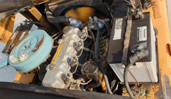 ฟอล์คลิฟต์komatsu 2.5ตัน งาเทได้