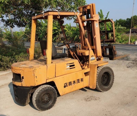 ฟอล์คลิฟต์komatsu 2.5ตัน งาเทได้