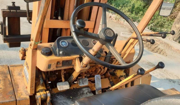 ฟอล์คลิฟต์komatsu 2.5ตัน งาเทได้