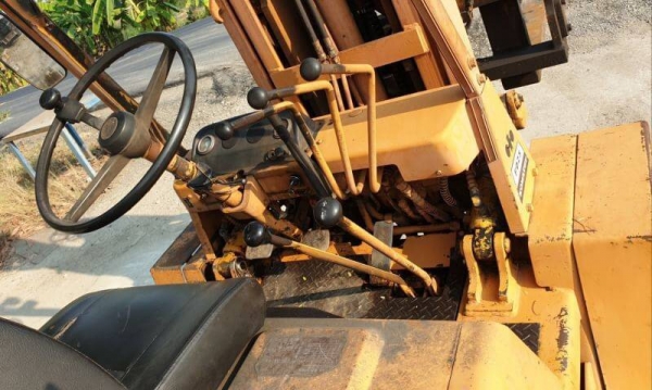 ฟอล์คลิฟต์komatsu 2.5ตัน งาเทได้