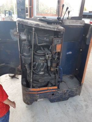 โฟล์คลิฟท์ไฟฟ้ายืนขับ Toyota 1.5 ตัน ยกสูง 4.5 เมตร พร้อมใช้ ราคา 75,000 บาท