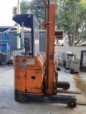 โฟล์คลิฟท์ไฟฟ้ายืนขับ Toyota 1.5 ตัน ยกสูง 4.5 เมตร พร้อมใช้ ราคา 75,000 บาท