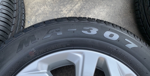 ล้อแม็กป้ายแดง Honda New JAZZ ขอบ 15 พร้อมยางใหม่ป้ายแดง 175-65-15 Maxxis ปลายปี 18 ใหม่ๆ สวยกริ๊บๆ