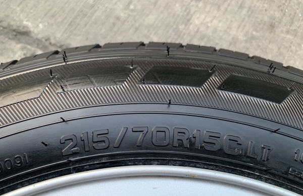 ล้อแม็ก 6รู139 ขอบ 15 สีฟ้าขอบเงา พร้อมยางใหม่ป้ายแดง 215-70-15 Dunlop ปลายปี 18