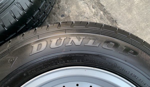 ล้อแม็ก 6รู139 ขอบ 15 สีฟ้าขอบเงา พร้อมยางใหม่ป้ายแดง 215-70-15 Dunlop ปลายปี 18
