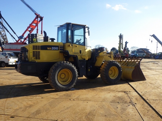 ขายรถตักล้อยาง KOMATSU WA200-6 ปี 2013 นำเข้าเองจากญี่ปุ่น สภาพสวยพร้อมใช้ ถึงเร็วๆนี้ครับ