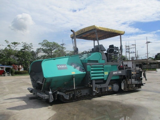 ขายรถปูยางล้อแทรค ปูกว้าง 6 เมตร ไม่ต้องใช้อุปกรณ์ต่อเพิ่ม ยี่ห้อ Vogele รุ่น Super1900 ปี 2006 ชั่วโมง 9415 มือสองนำเข้าจากยุโรป สภาพสวยพร้อมใช้งานค่ะ