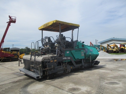 ขายรถปูยางล้อแทรค ปูกว้าง 6 เมตร ไม่ต้องใช้อุปกรณ์ต่อเพิ่ม ยี่ห้อ Vogele รุ่น Super1900 ปี 2006 ชั่วโมง 9415 มือสองนำเข้าจากยุโรป สภาพสวยพร้อมใช้งานค่ะ